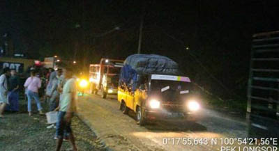 Usai Longsor, Lalu Lintas Jalan Lintas Barat Riau-Sumbar Mulai Normal